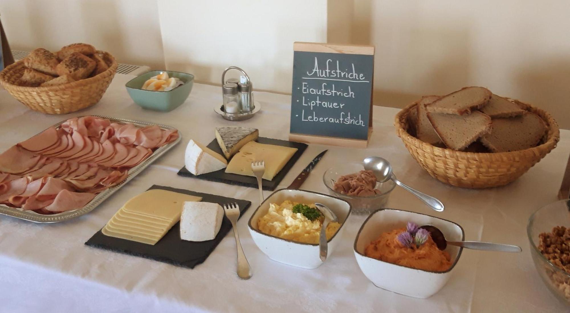 Weinhof Reichmann Bed & Breakfast Sankt Peter am Ottersbach Ngoại thất bức ảnh