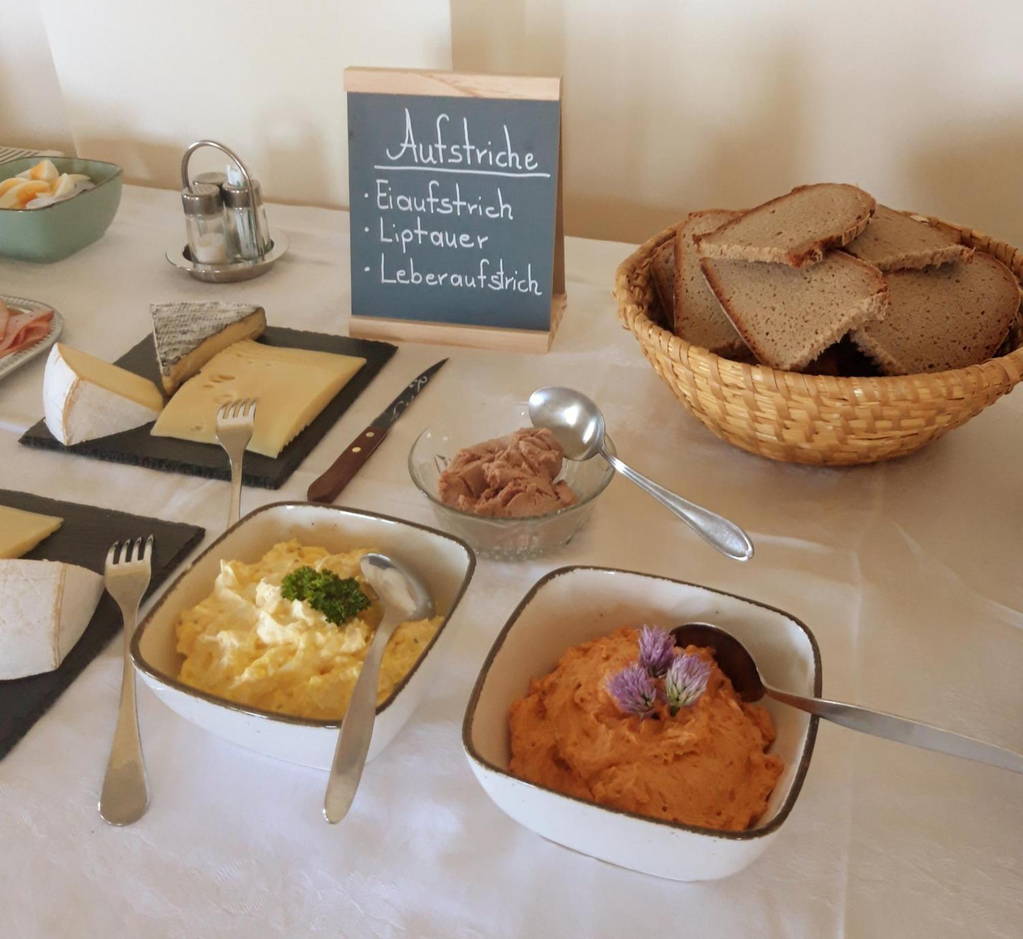 Weinhof Reichmann Bed & Breakfast Sankt Peter am Ottersbach Ngoại thất bức ảnh